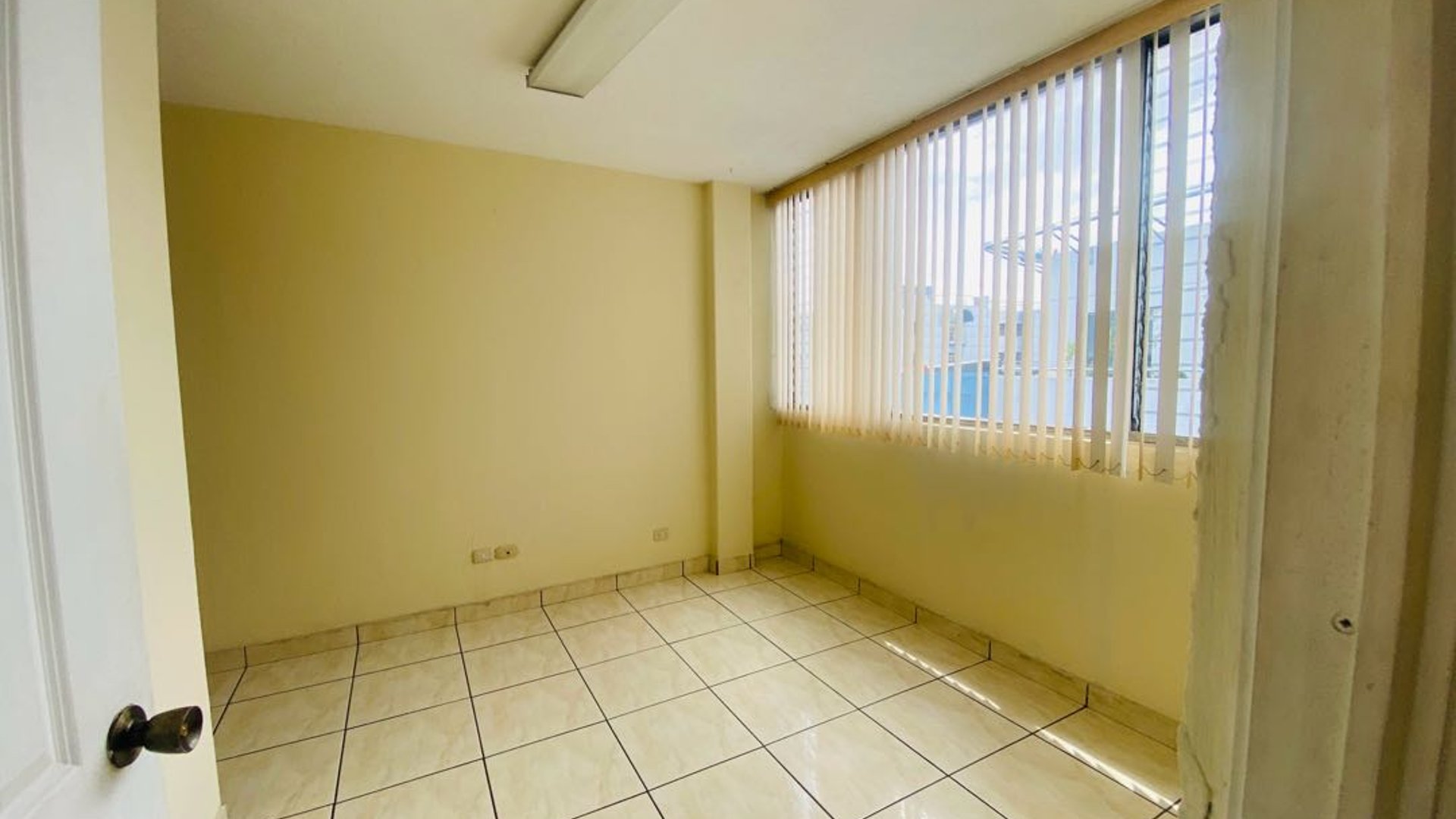Clinica en Renta en Centro Medico 1,  Zona 10 - Miniatura 5