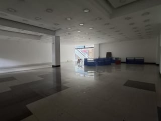 Local de 458 mts2 en primer nivel zona 7 Roosevelt - 2