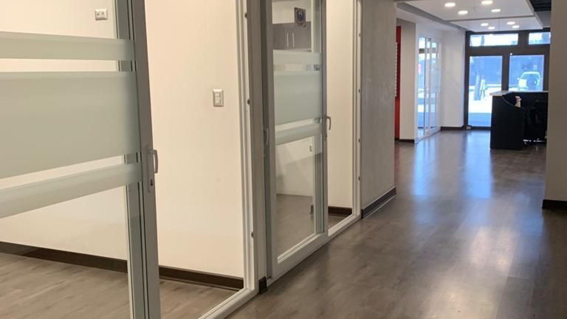 LOCAL EN VENTA Y ALQUILER EN ZONA 9 - Miniatura 8