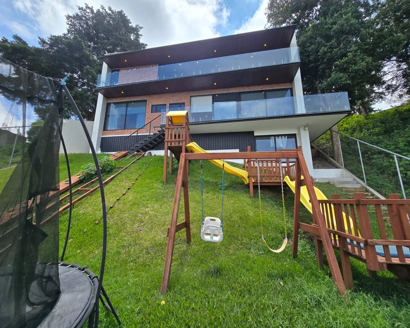 CASA GRANDE EN VENTA EN EXCLUSIVO CONDOMINIO ALTOS DE MONTEBELLO KM 9.5 CAES‼️