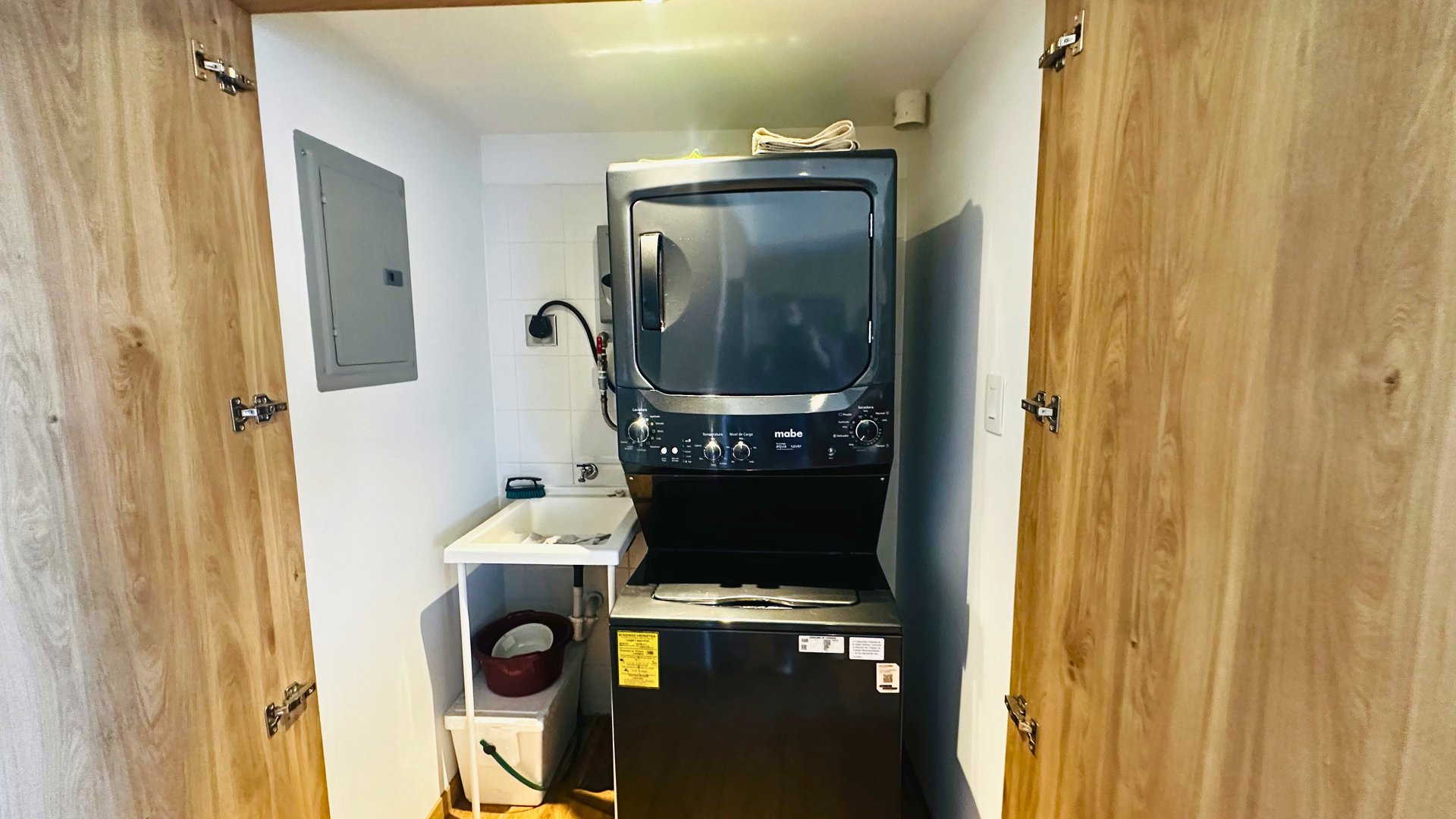 APARTAMENTO AMUEBLADO EN RENTA, EDIFICIO CENDANA ZONA 9 - Miniatura 3