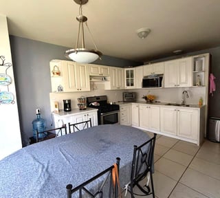 Casa con jardín en venta de 4 habitaciones en Z8 de Mixco Ref-5478