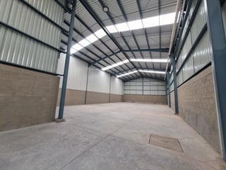 Bodega en alquiler en km. 62 autopista Puerto Quetzal - Image 2