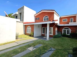 CASA/ VENTA📍Condominio Orquídeas San Cristóbal sector A1 Z.8 de Mixco - Image 1