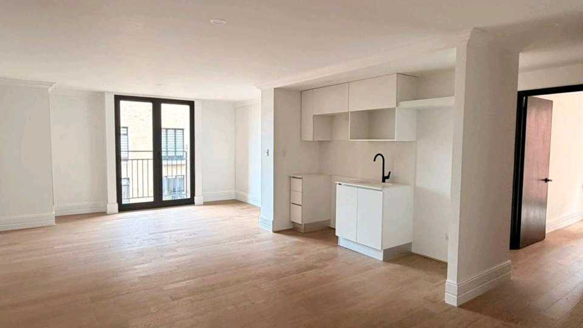 APARTAMENTO EN ALQUILER – Edificio Céntrico, Zona 5 - Miniatura 4