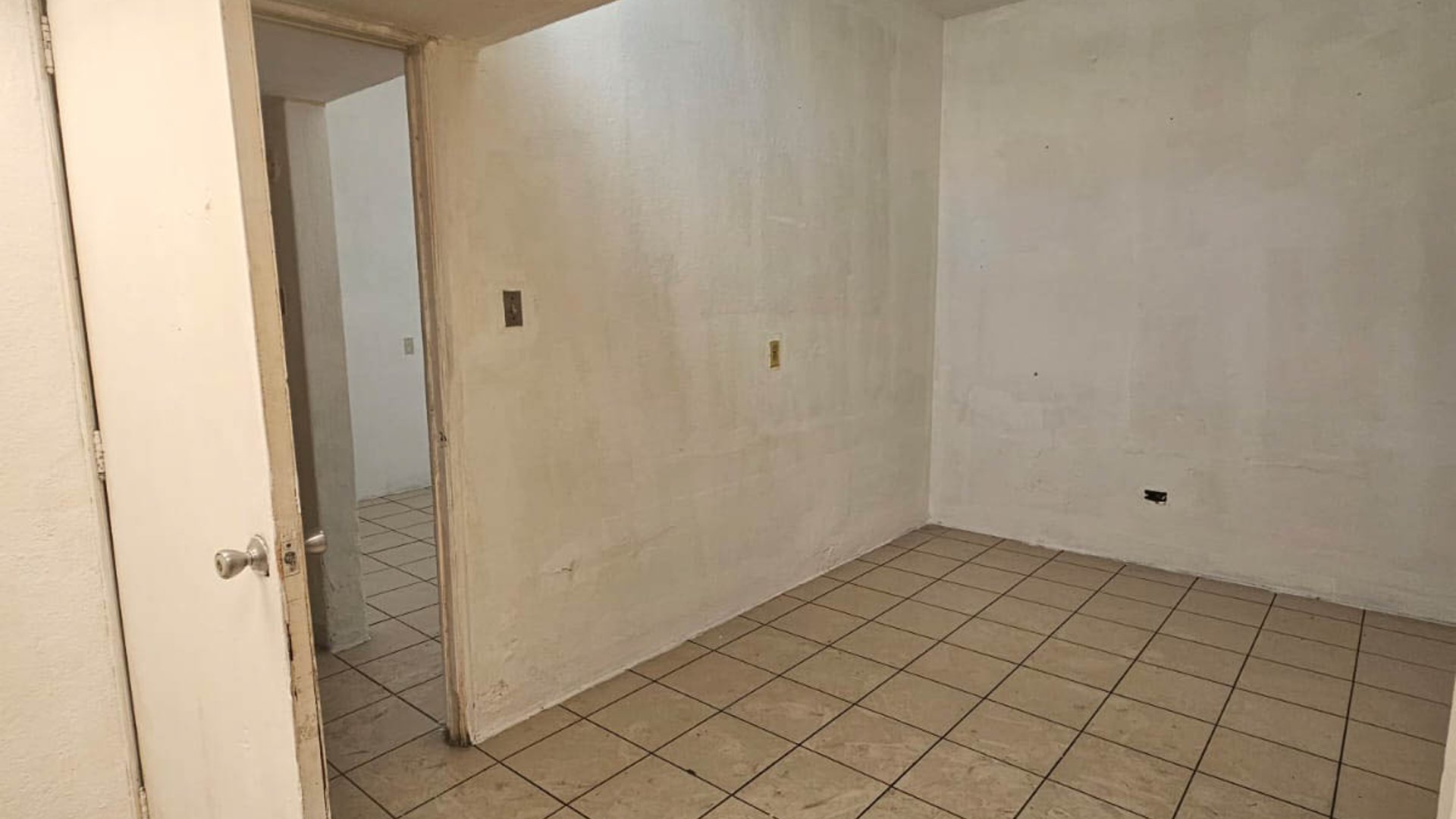 CASA CON GIRO COMERCIAL EN RENTA ZONA 9 - Miniatura 7