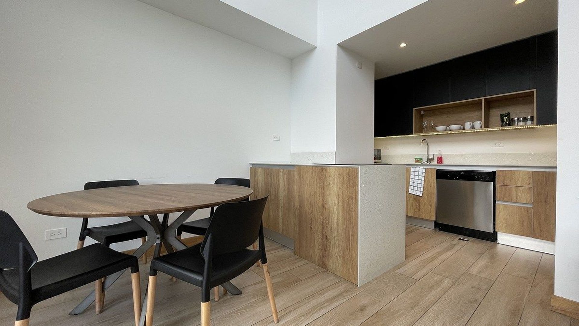 Apartamento en Venta – Edificio AOKI, Zona 14