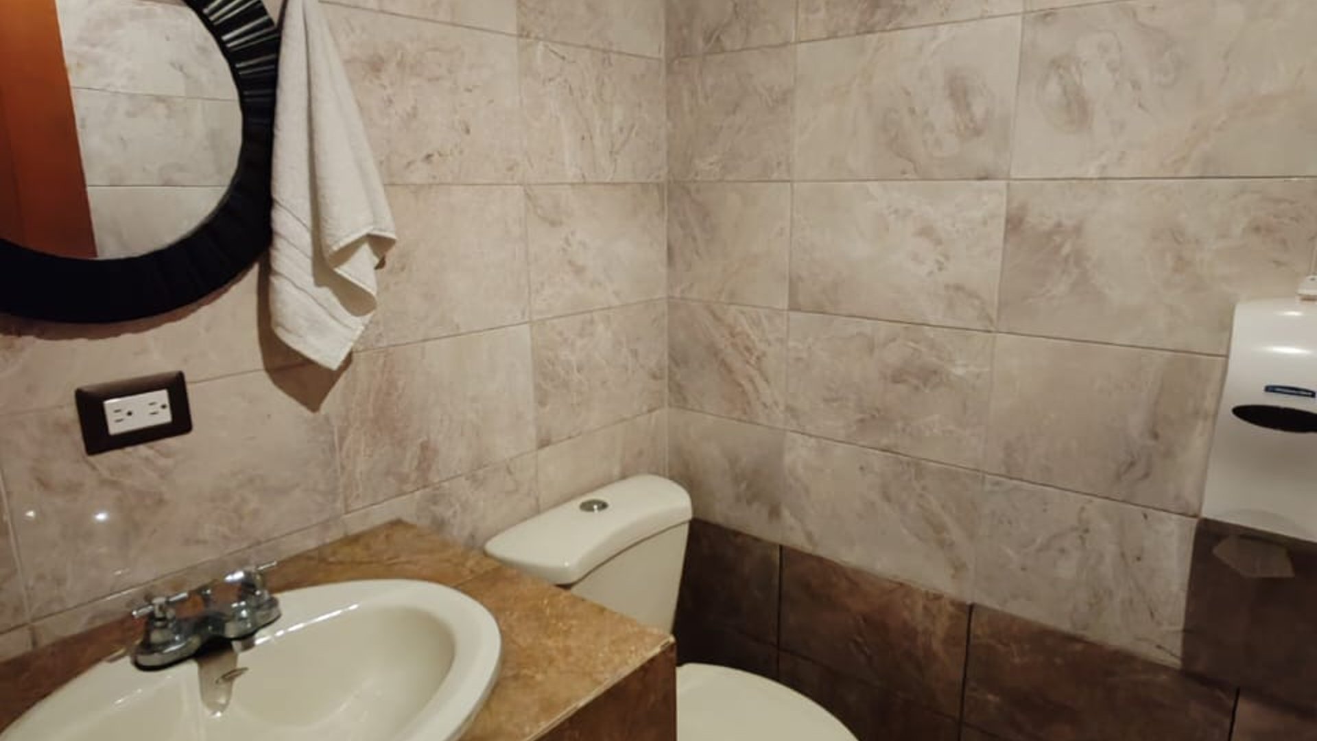 Edificio en renta o venta, sobre Calzada San Juan - Miniatura 13
