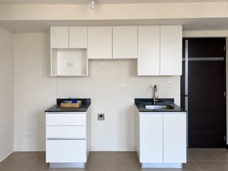 📍 APARTAMENTO EN RENTA – 3 HAB + BALCÓN | EDIFICIO ESENTA | ZONA 12 - 2