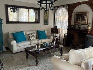 Vendo Amplia Casa en zona 11, Mariscal - Image 1