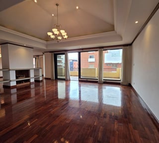 Penthouse en Venta – Zona 10
