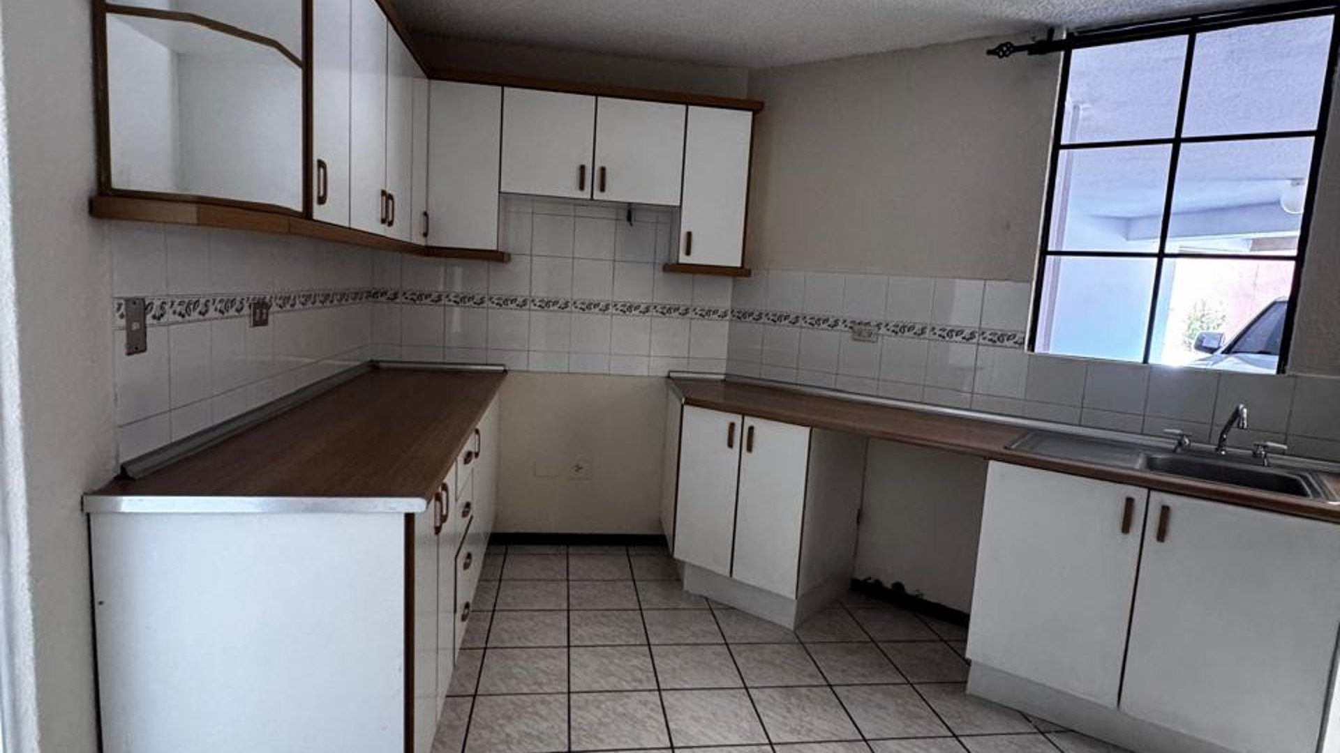 Casa con habitacion de servicio en renta en KM 19.5 CAES Ref-5747