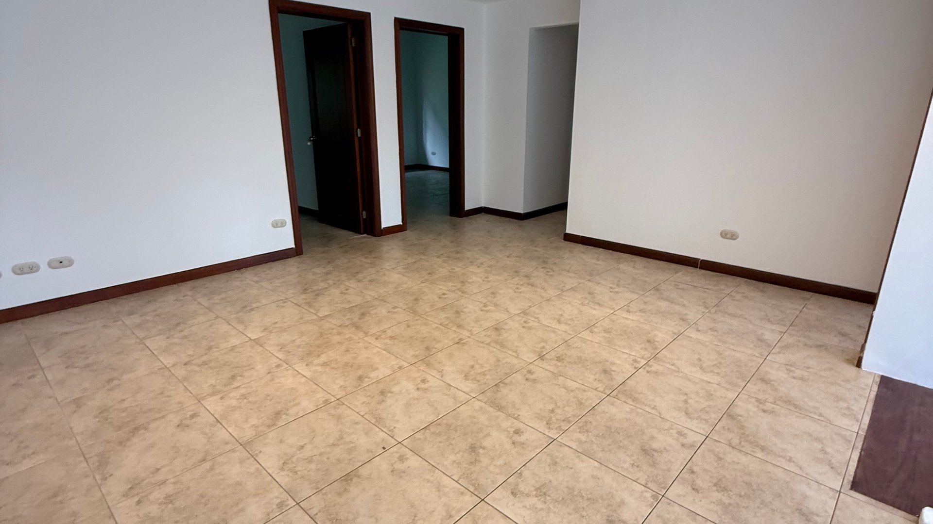 Elegante Casa en Renta - 4 Hab. San Jorge Muxbal, Guatemala - Miniatura 18