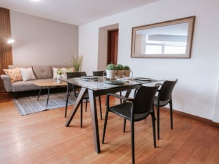 Apartamento remodelado y amueblado en renta, TorreNova zona 13 - Image 1