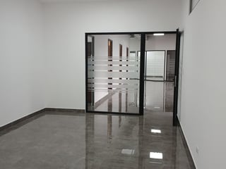 Rento Oficina Comercial en Zona 15 - Image 18