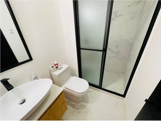 Alquiler de apartamento para estrenar semi-amueblado en zona 05 - Image 6