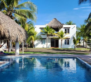 MONTERRICO KM 139 ALDEA CANDELARIA  FRENTE AL MAR CASA EN VENTA