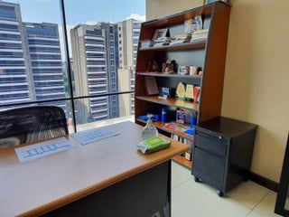 Oficina de 848mts. venta zona 10 para inversión - Image 24