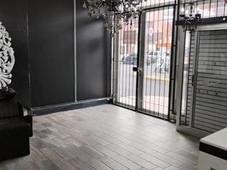 Amplio local en zona 10 en renta - 3