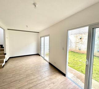 Linda casa en venta para estrenar en Bosques de Santa Elena.