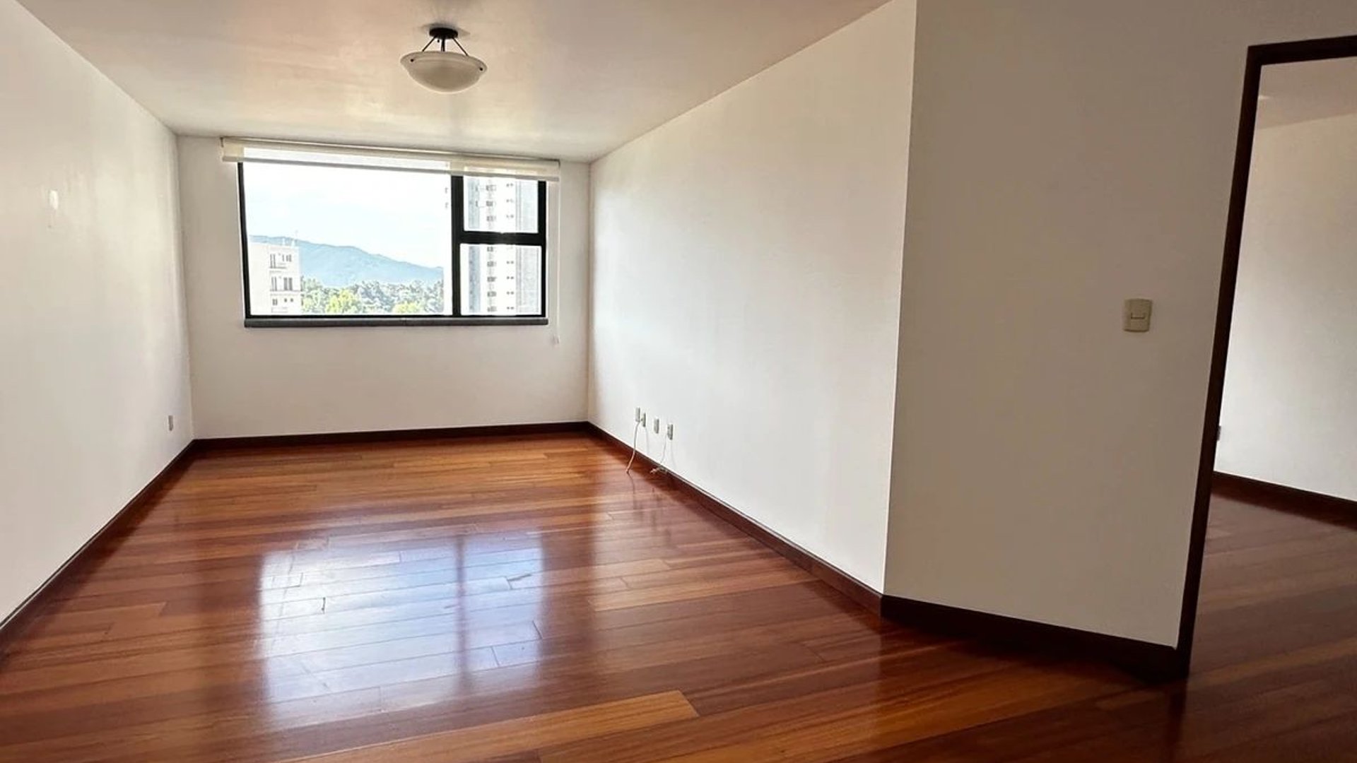 APARTAMENTO EN ALQUILER – EDIFICIO BELLAGIO, ZONA 14 - Miniatura 8