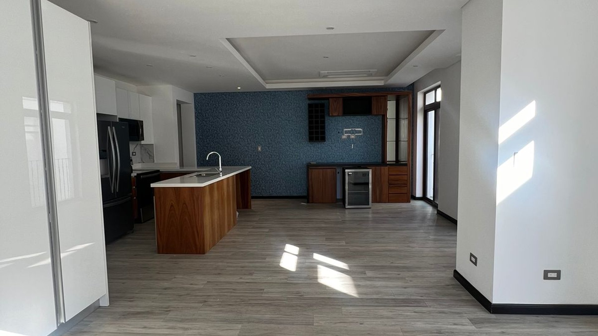 ALQUILER DE HERMOSO APARTAMENTO - LIRIOS DE CAYALÁ, ZONA 16 - Miniatura 2