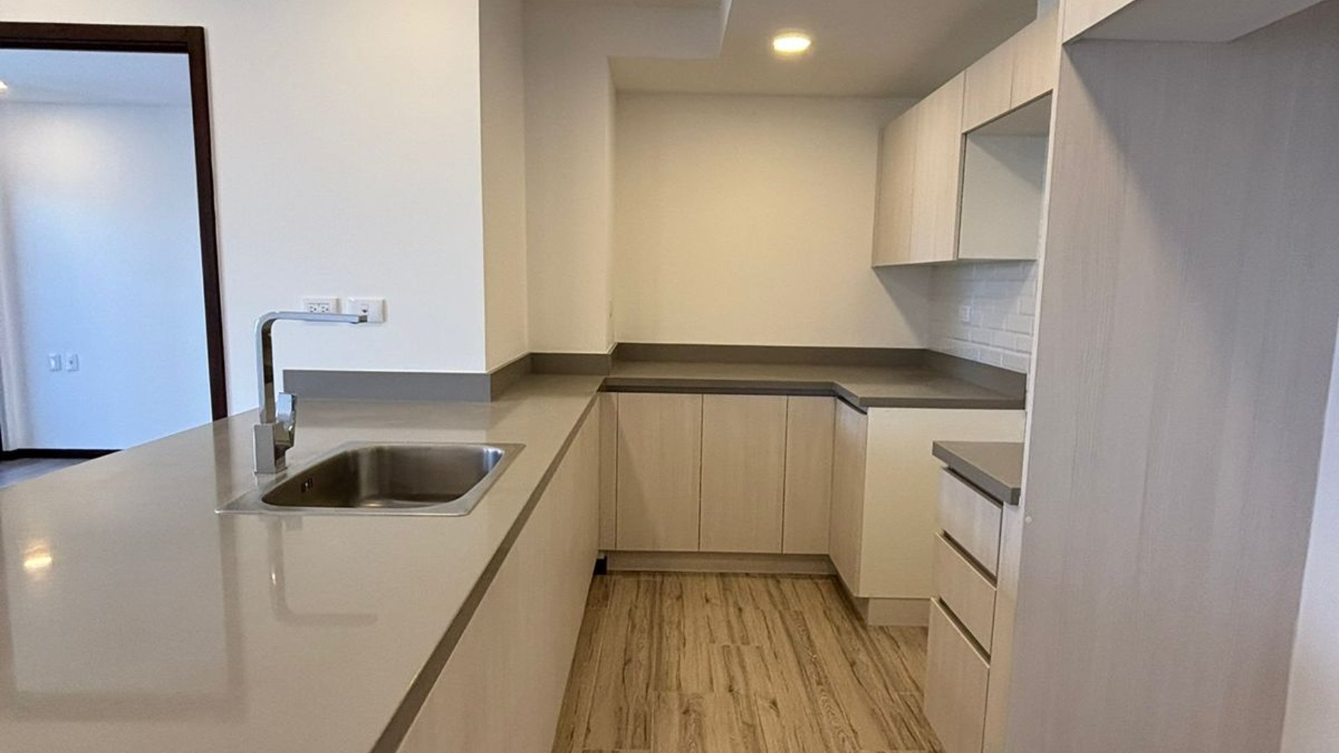 Venta de apartamento para inversión -2 habitaciones - zona 10 Ref-6021 - Miniatura 2
