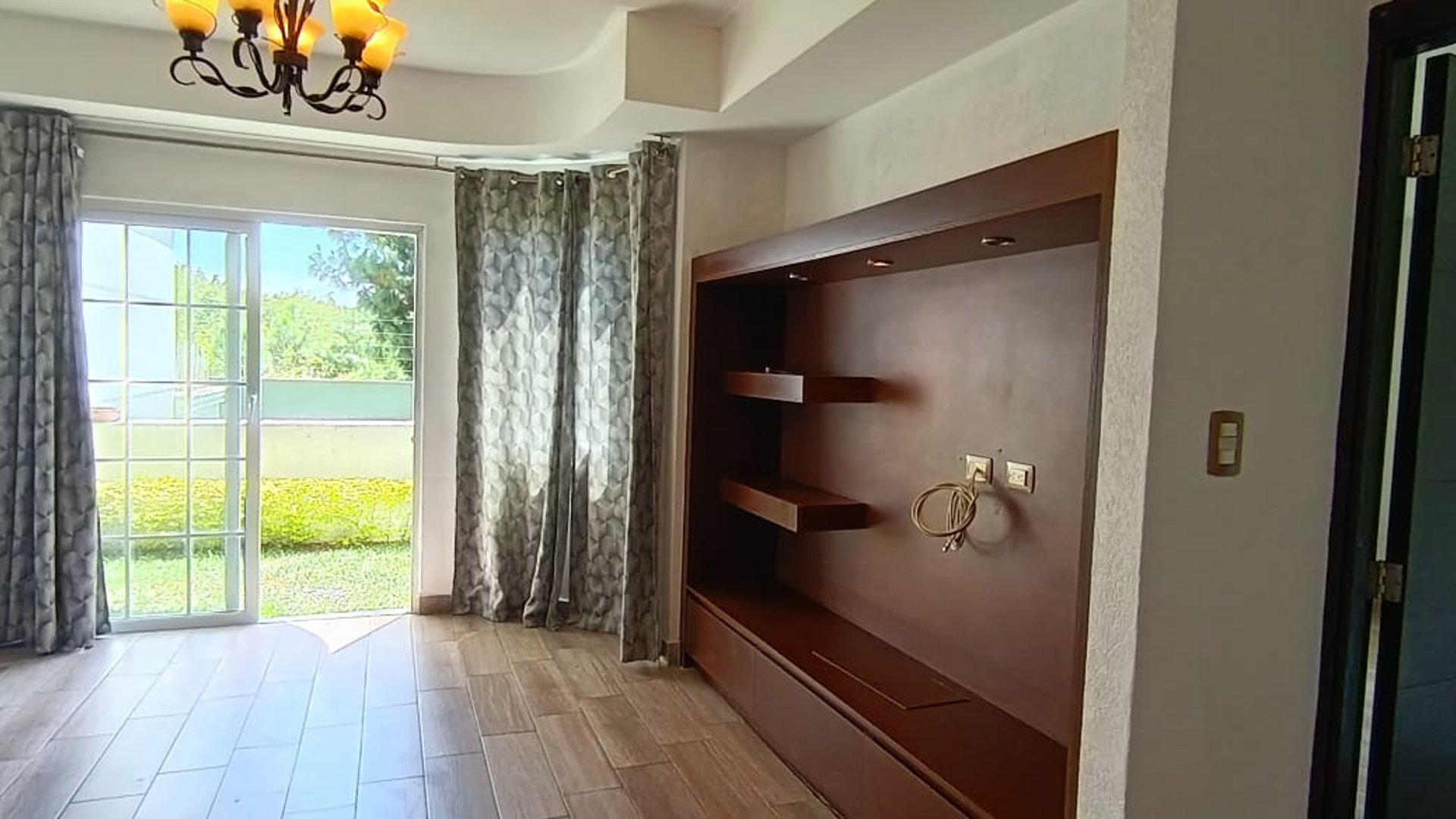 Elegante Apartamento en VENTA O RENTA LA VISTA ZONA 16 - Miniatura 6
