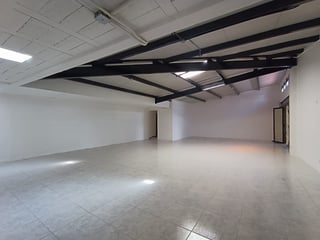 Local en renta ideal para restaurantes, academias en zona 10 Ref-5401 - 2