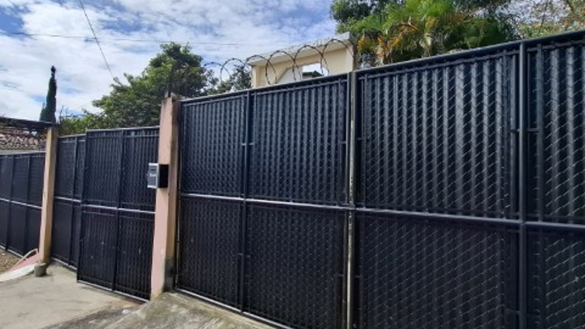 Ofi-Bodega en Venta San Cristóbal Zona 8 de Mixco