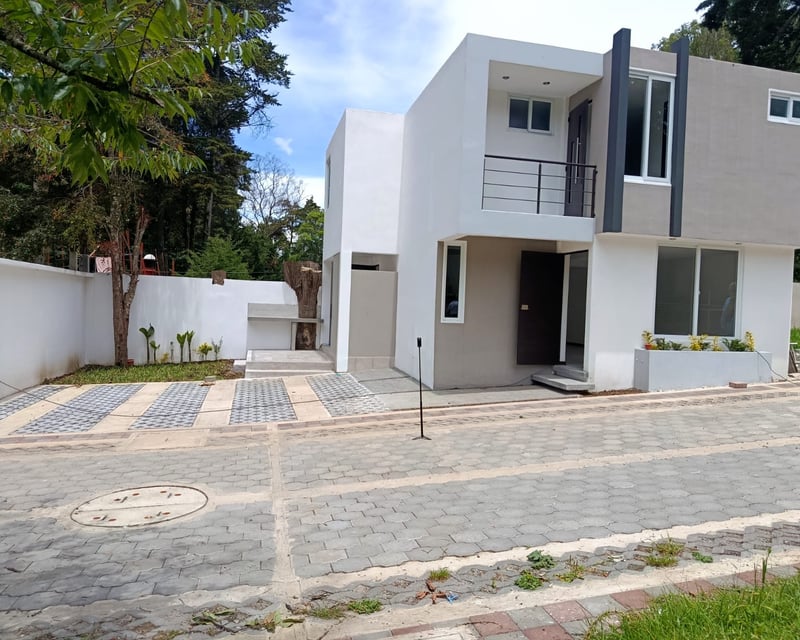 CASA NUEVA LISTA PARA ENTREGA – Q1,200,000 | SAN LUCAS SACATEPÉQUEZ