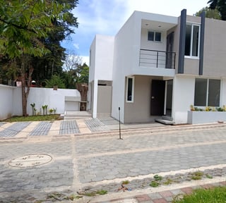 CASA NUEVA LISTA PARA ENTREGA – Q1,200,000 | SAN LUCAS SACATEPÉQUEZ