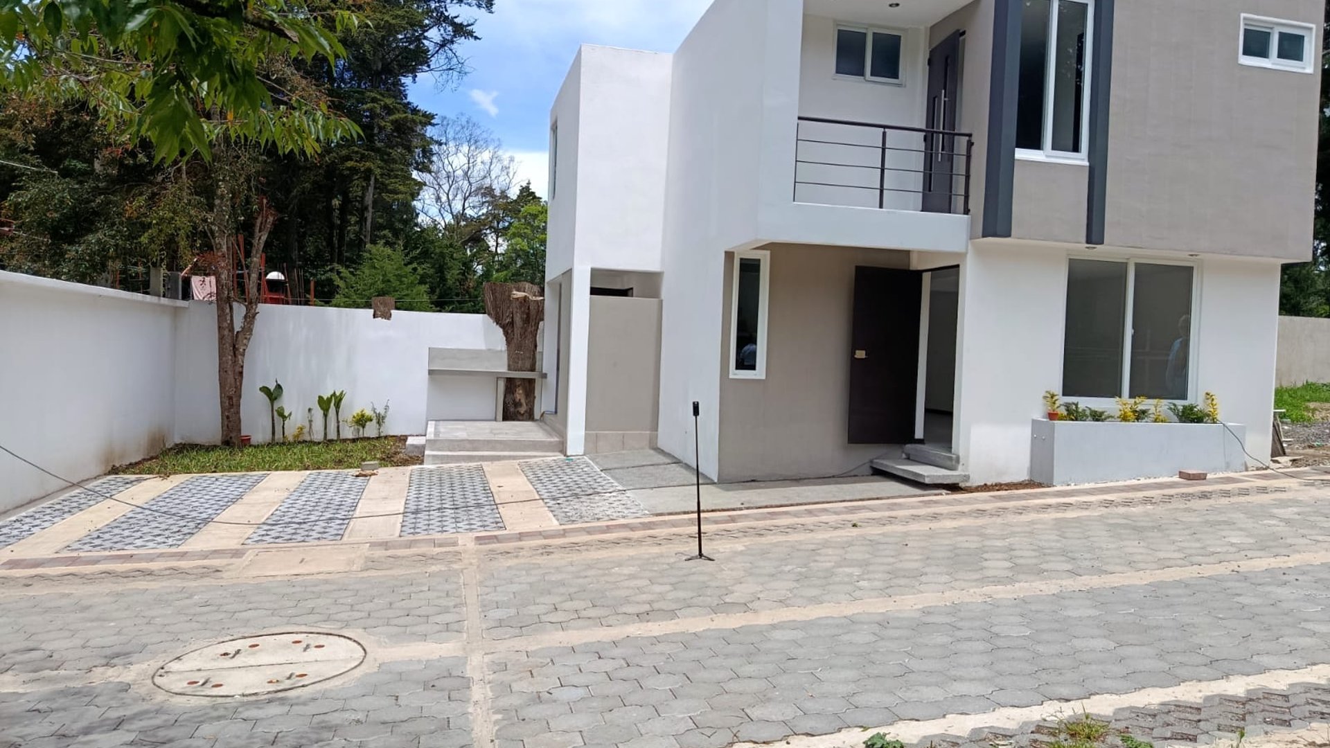CASA NUEVA LISTA PARA ENTREGA – Q1,200,000 | SAN LUCAS SACATEPÉQUEZ