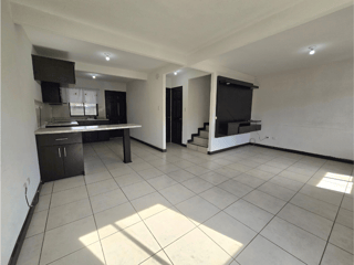 3 Bedroom House for Rent in El Fiscal, Palencia - Image 2