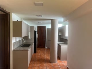 Casa en Alquiler – Zona 14 | Sector La Villa para oficina o vivienda - 3