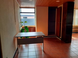 Amplia oficina en Avenida Reforma, Zona 10, en venta o alquiler - 5