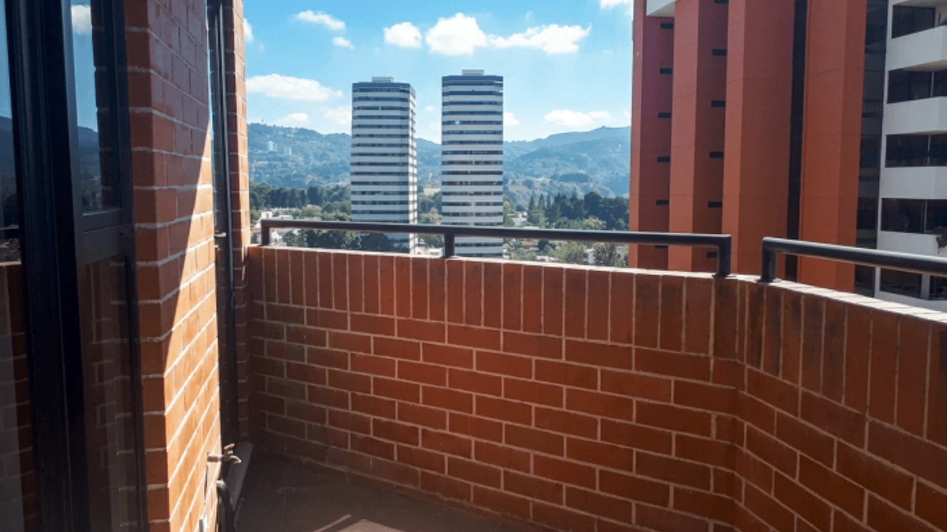 Hermoso apartamento en renta ZONA 14 - Image 1