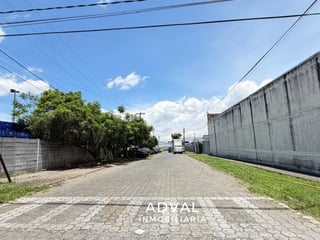 Venta de Casa Aguilar Batres para vivienda o para derrumbar y construir Zona 12 - 4