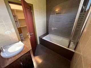 Venta hermosa casa en Km 20 Carr. a Fraijanes, Colinas de Castel (C) - Image 22