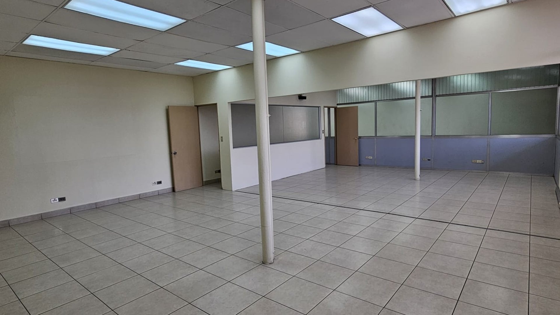 Commercial Building for Rent in Zone 12 | 1,500 m² Construction + 16 Parking Spaces