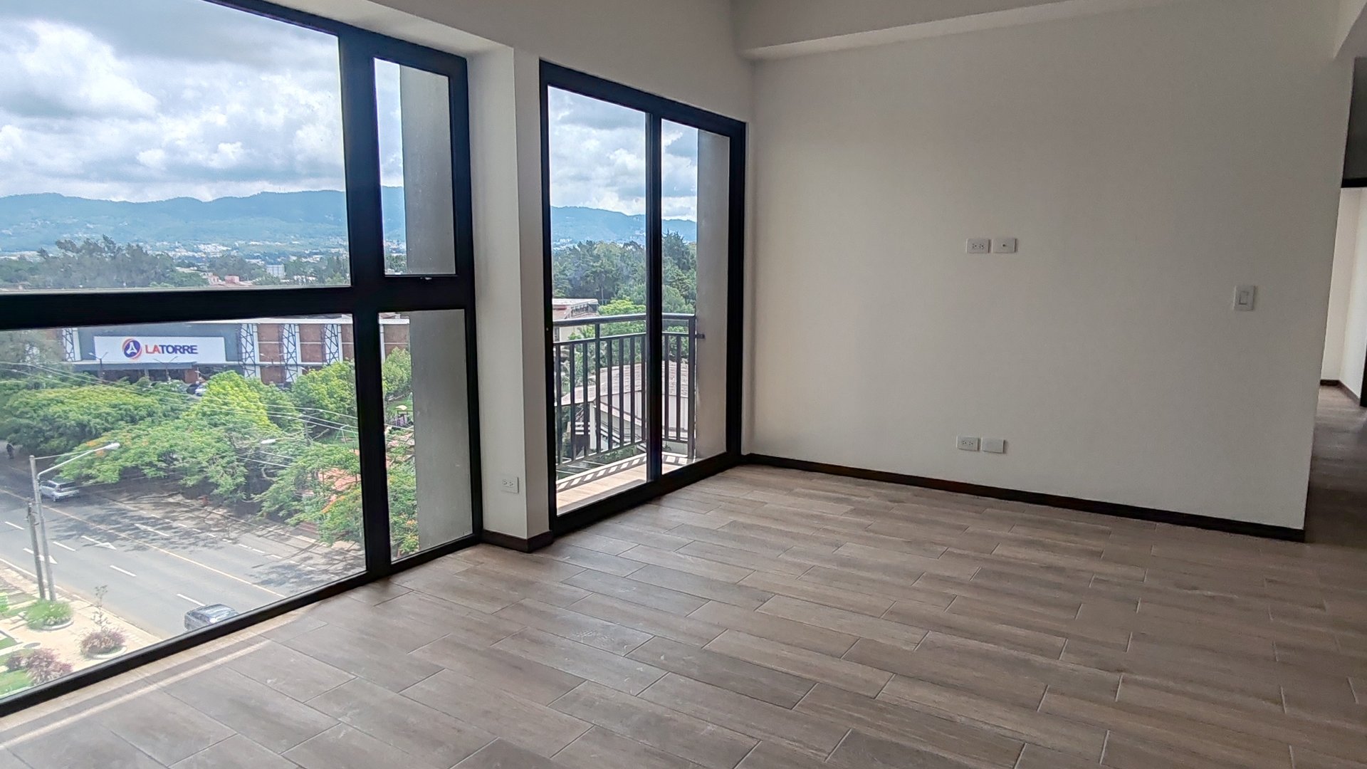 Apartamento de 3 Habitaciones en venta Altaire z.11 - Miniatura 2