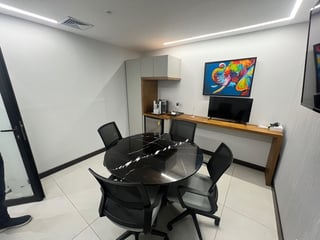 Oficina en Venta – Zona 10 - 5