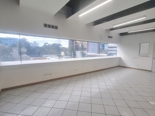 Oficina en Alquiler Geminis Zona 10 Ciudad de Guatemala - Image 9