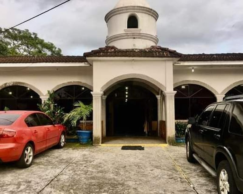 Venta de Terreno y área equipada para Restaurante
