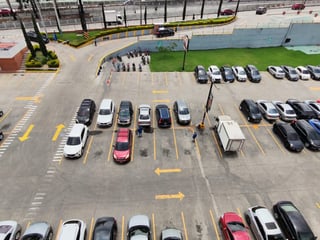 Rento Oficina Comercial zona 12 Plaza Canada - 3