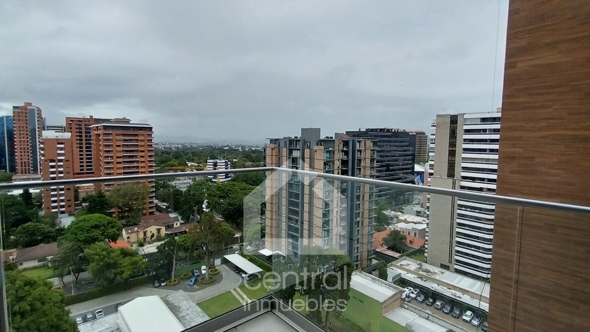 Exclusivo apartamento amueblado en renta en zona 10 - Miniatura 8
