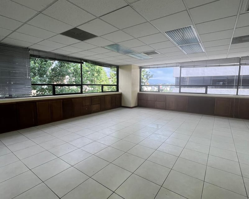 Aquilo Amplias Oficinas en Centro Empresarial zona 10