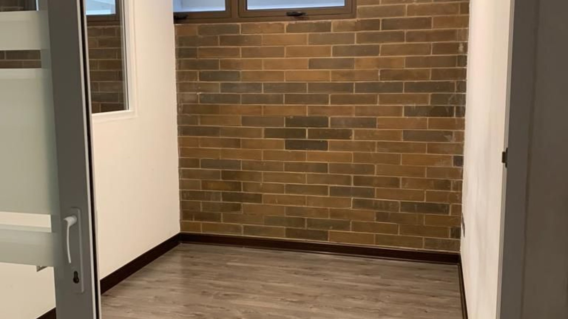 LOCAL EN VENTA Y ALQUILER EN ZONA 9 - Miniatura 7
