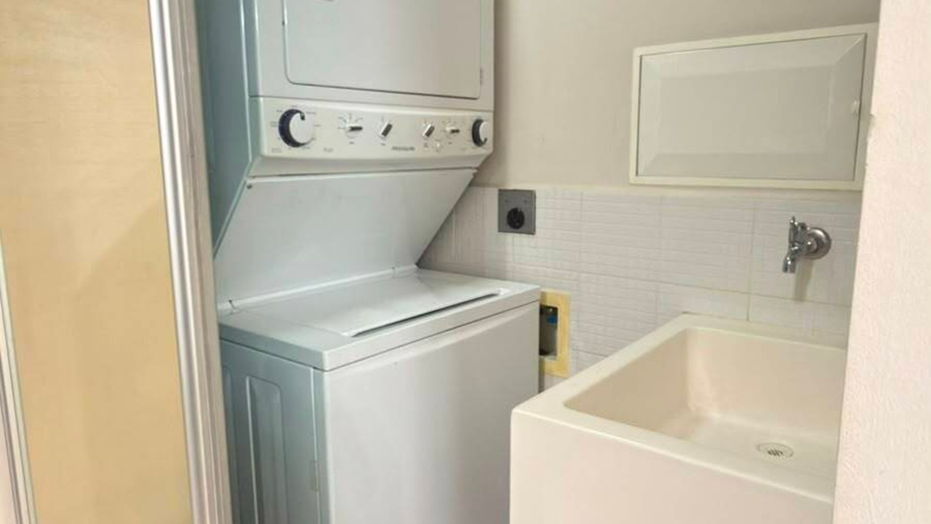 Apartamento en Renta zona 10 / Venti4 - Miniatura 8