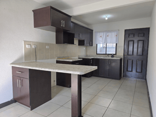 3 Bedroom House for Rent in El Fiscal, Palencia - Image 4
